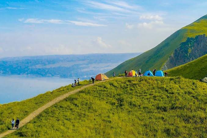 Panorama Danau Toba dari Holbung